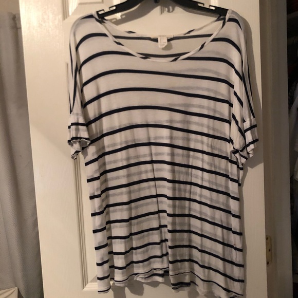 Black and White Top - Picture 1 of 2